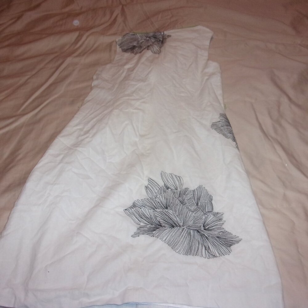 Dress - Picture 3 of 3